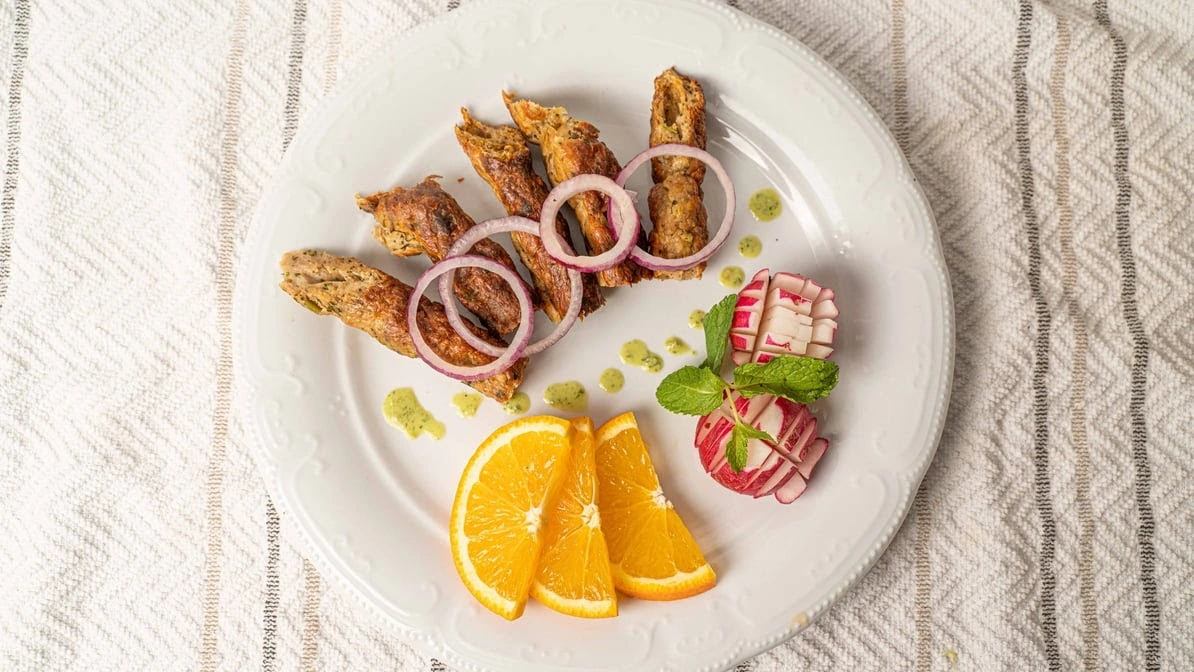 Tandoori specialties - Fresh naan and tandoori dishes